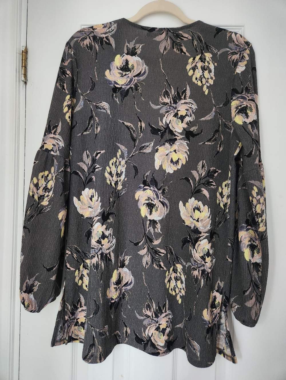 Maurices Gray Floral Crochet Trim Kimono - Size Small - Picture 7 of 16
